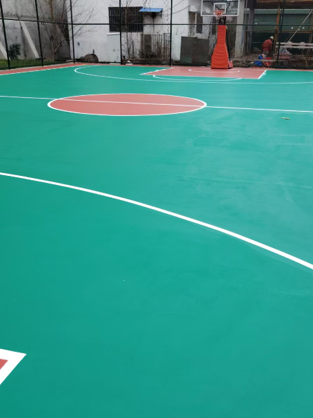 莎车 球场长期使用易出现地面开裂